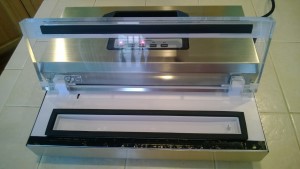 SmokingPit.com - VacMaster Pro 305 vacuum sealer fornt view