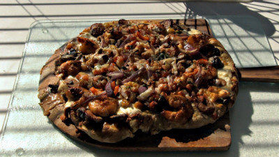 SmokingPit.com - Cajun Seafood Pizza recipe wood fire cooked on my Scottsdale Santa Maria style cooker. The money shot!