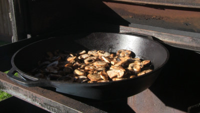 SmokingPit.com - Cajun Shrimp Tacos  Cookied on the Scottsdale Santa Maria style Grill. - Sauteing the mushrooms.