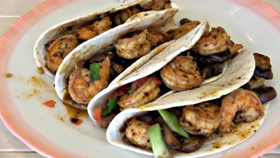 SmokingPit.com - Cajun Shrimp Tacos  Cookied on the Scottsdale Santa Maria style Grill. -  The Money Shot!