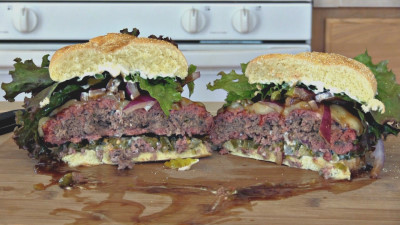 SmokingPit.com - Feta & Blue Cheese Burger - Cooked on the Yoder YS640 - Inside view!