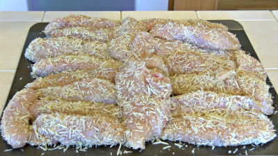 SmokingPit.com - Garlic Parmesan Chicken Tenders slow cooker on a Yoder YS640 Pellet cooker - Seasoned the tenders.