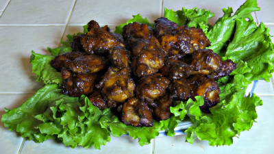SmokingPit.com - Mad Hunky Tiger Sauce Hot Wings.  Slow cooked on the yoder YS640. The money shot!