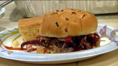 SmokingPit.com - Yoder YS640 - Smoked hickory & apple wood pork butts for pulled pork. Great pork barbeque with a sweet and smokey dry rub. Tacoma WA Washington