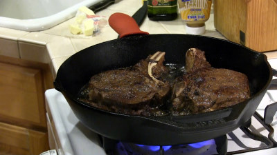 SmokingPit.com - Sous Vide MAd Hunky JAB Marinated Ribeye steaks - Searing in Cast Iron skillet