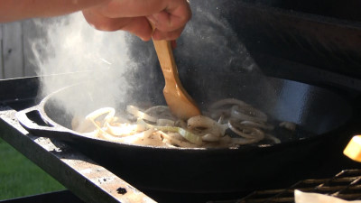 SmokingPit.com - Zesty Italian Onion burgers grilled over an Oak wood fire on the Scottsdale Santa Maria style cooker. Cooking the sweet onions.