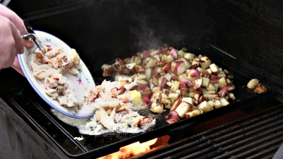 SmokingPit.com - Dungeness crab meat, bacon, garlic, green onion, gree pepper and postatoes fried with Creole seasoning. Adding DUngeness Crab meat.