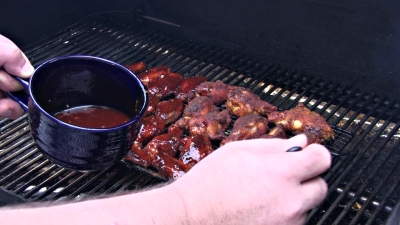 SmokingPit.com - Habanero Death Dust and Mad Hunky Hot Whang chicken wings. Mopping the wings.